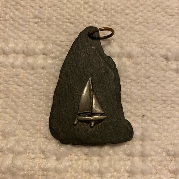 ⚫️ Sailboat on stone pendant - Picture 4 of 5